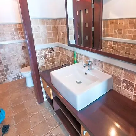 Sleeps 10 Pool Air Con Wifi *