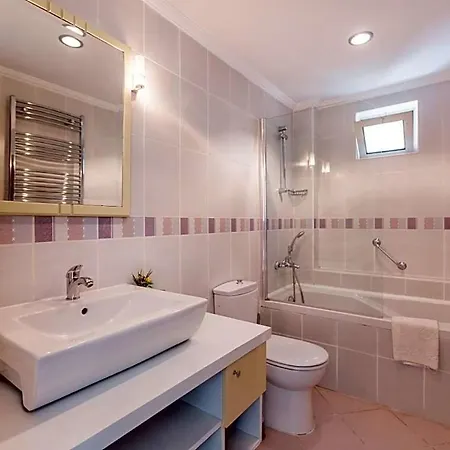Sleeps 10 Pool Air Con Wifi Vilă