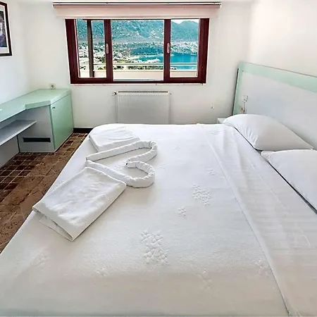 Sleeps 10 Pool Air Con Wifi Villa